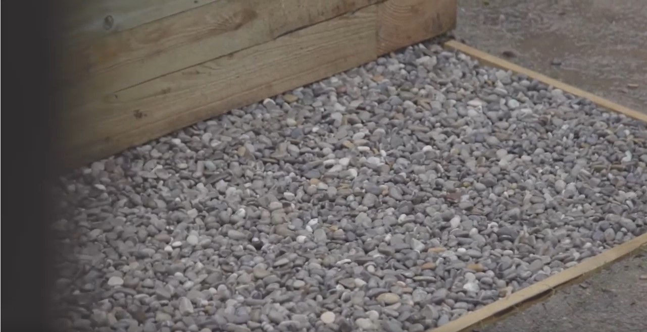 How to lay a decorative Gravel bed