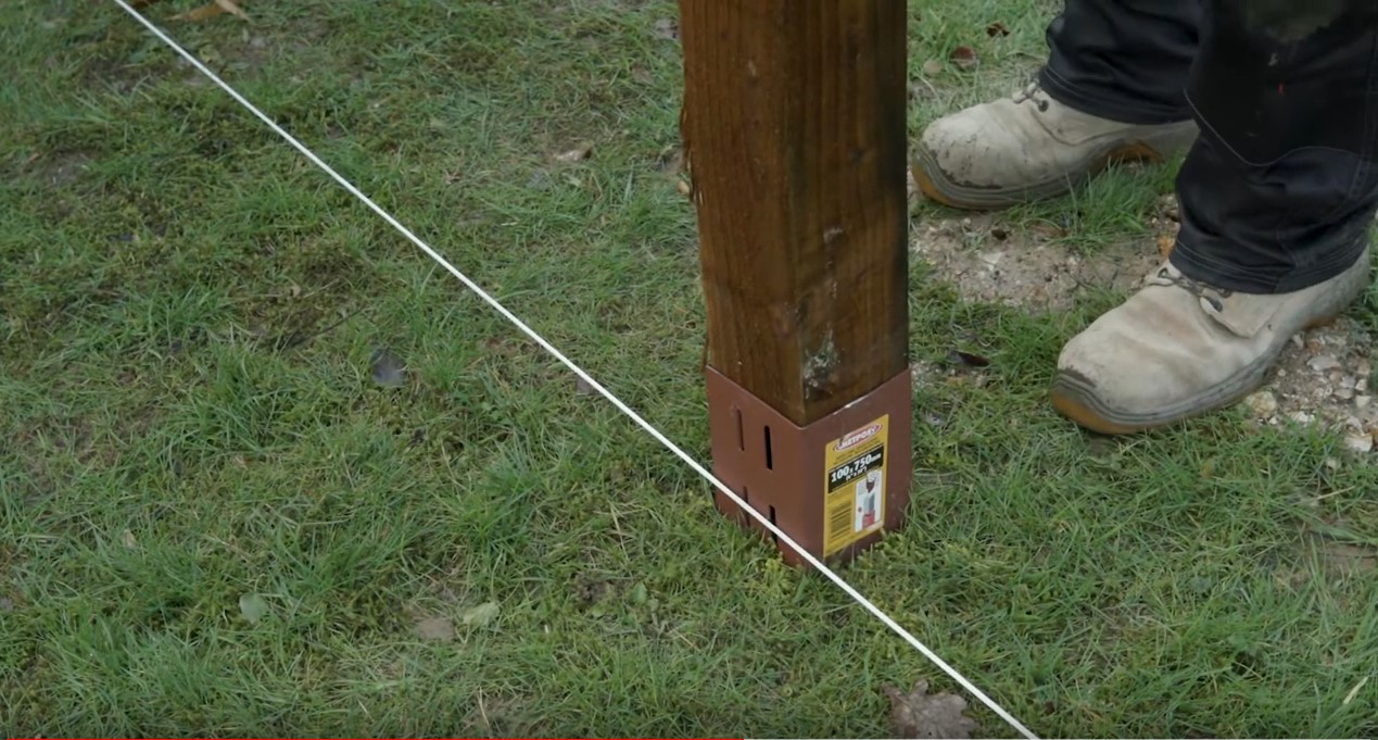 How to install a Fence Post using a Metpost