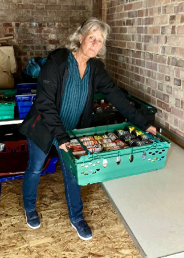 Covers Brighton supports food hub with material donation